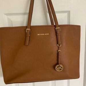 Michael Kors Jet Set Tote